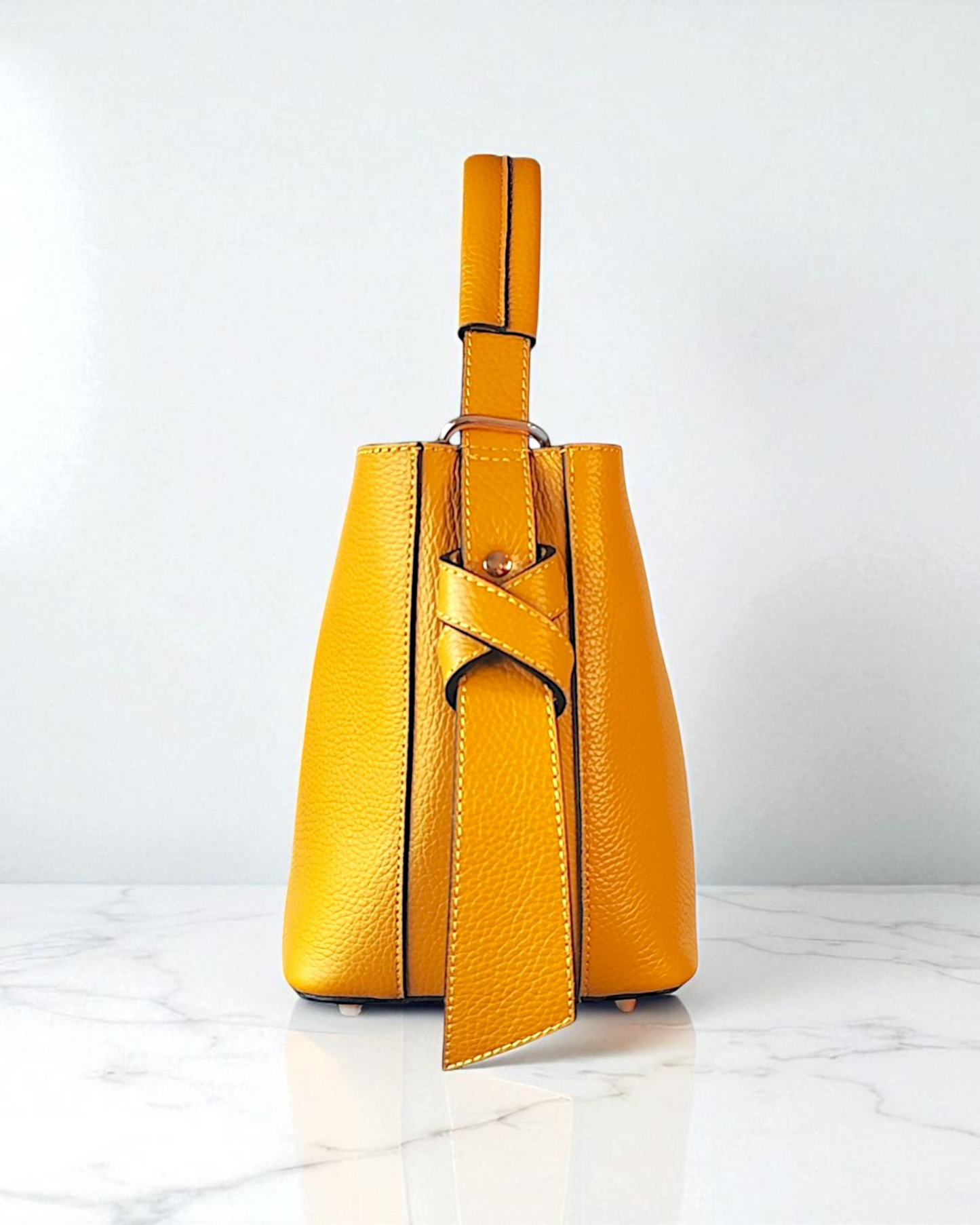 Bolsa tipo balde "Montmartre" mostarda